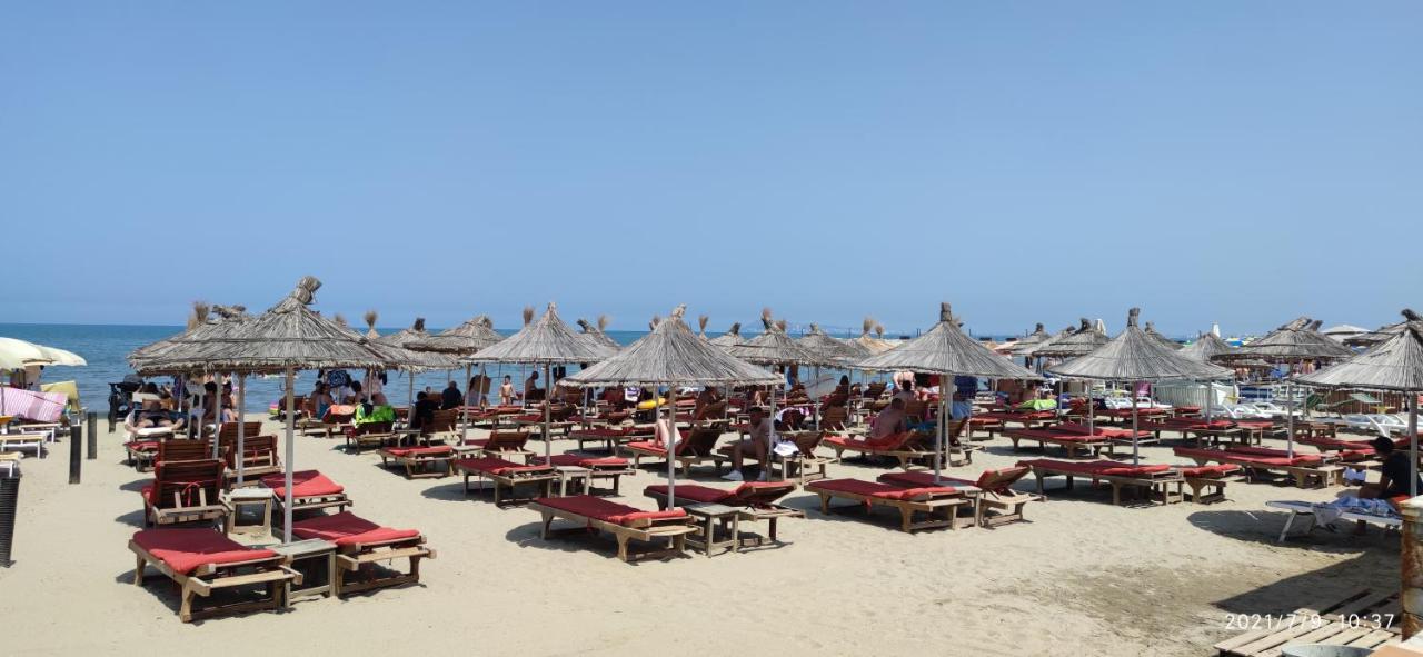 Luxury Beach Apartment In Qerret Голем Экстерьер фото
