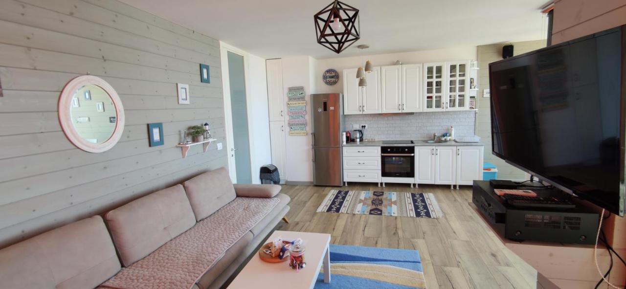 Luxury Beach Apartment In Qerret Голем Экстерьер фото